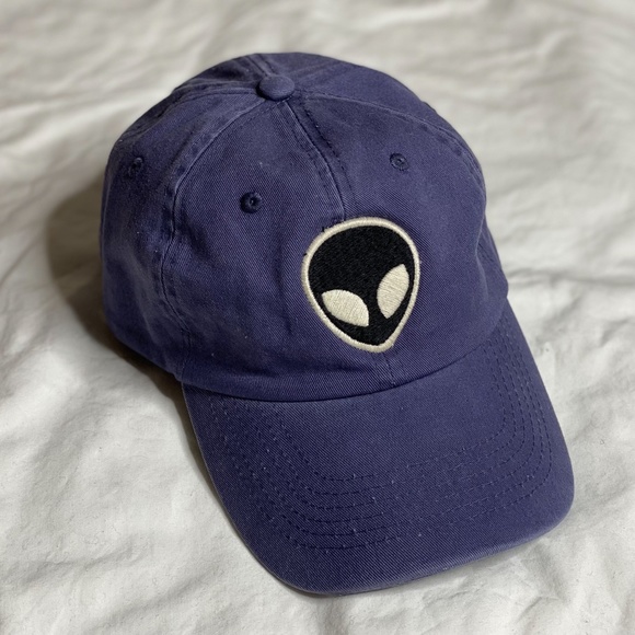 BRANDY MELVILLE Katherine Alien Cap - Picture 2 of 3